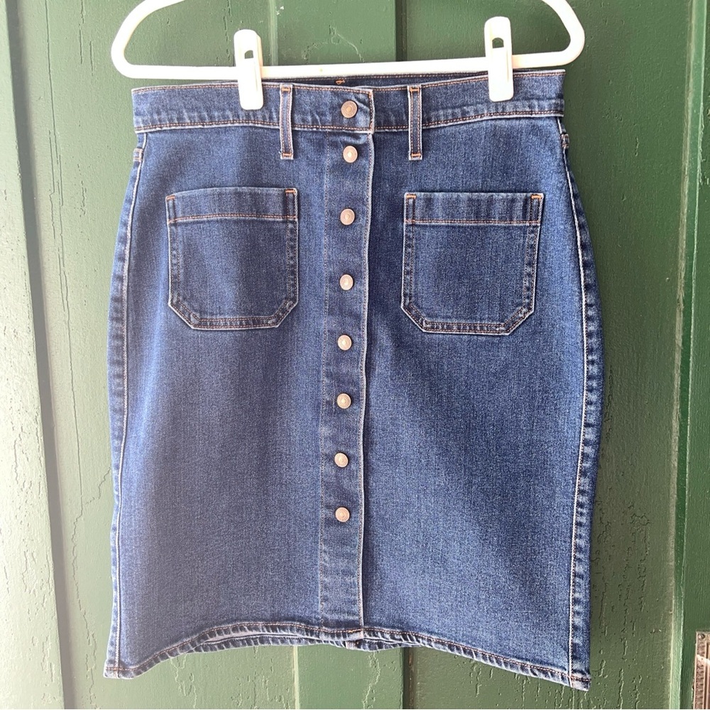 Levi Denim Maxi Skirt W/ Button Front - Size 29 - Medium Wash - EUC